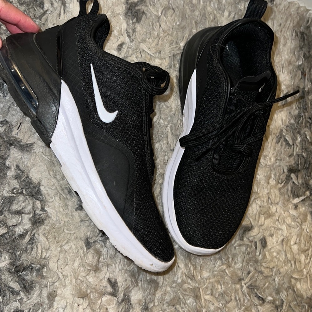 Women’s Nike Airmax Motion 2